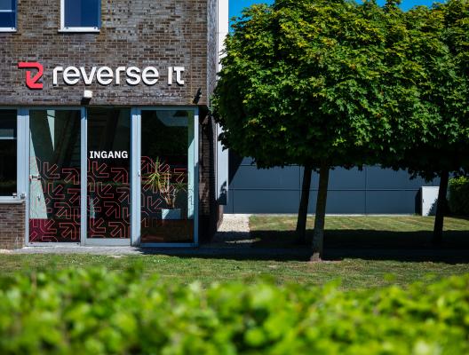 <p>Neem <strong>contact met ons </strong>op</p> image