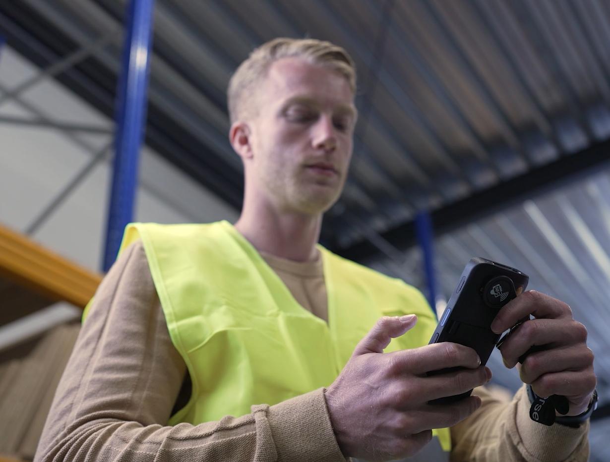 <p>Web-based BLE-tracking</p> image